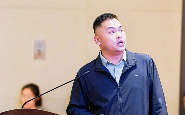 鑫海張海峰經(jīng)理演講圖